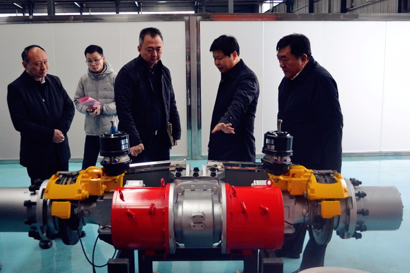 陈新武在十堰�l�济技术开发区调研时强调：集中�_�֊�推进创新发展